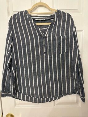 Men's Navy & White Vertical Stripe Button-Front Casual Shirt